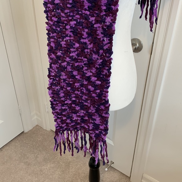 Hand made purple wool scarf - Picture 2 of 3